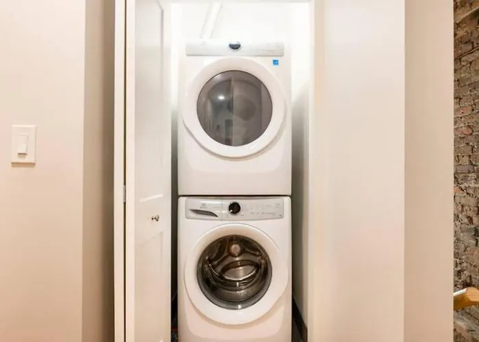Luxurious Downtown 3 Bed 2 Bth Chicago