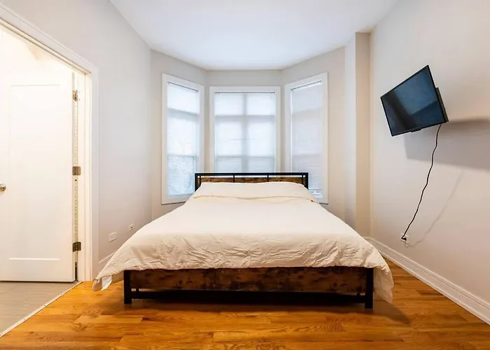 Luxurious Downtown 3 Bed 2 Bth