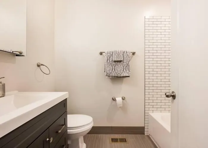 Luxurious Downtown 3 Bed 2 Bth * Chicago