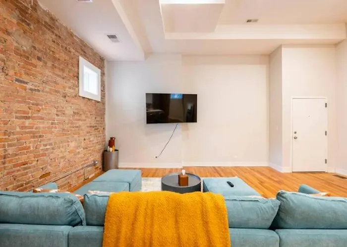 Luxurious Downtown 3 Bed 2 Bth Chicago